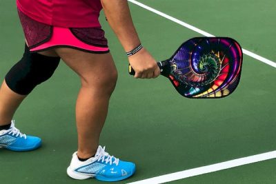 Ayúdame a entender las reglas del pickleball y cualquier otro consejo útil