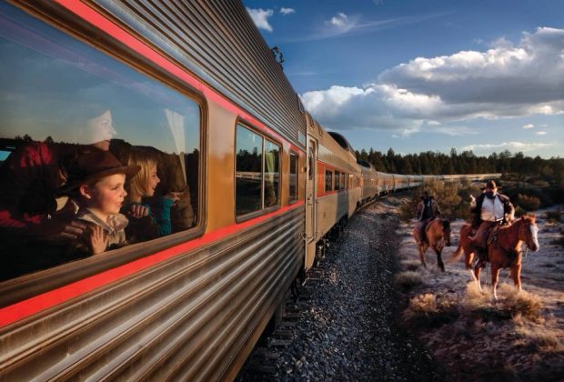 ¿Dónde se encuentran algunos de los viajes en tren más pintorescos con vistas panorámicas?